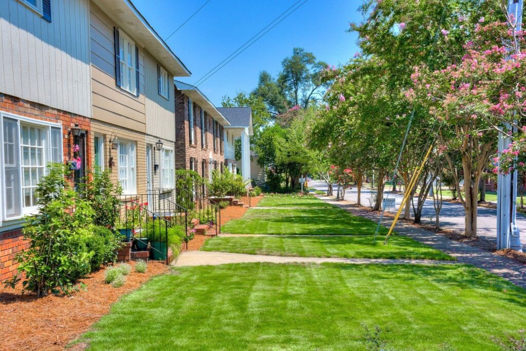 Summerville Campus Apartments front facade and front yard view